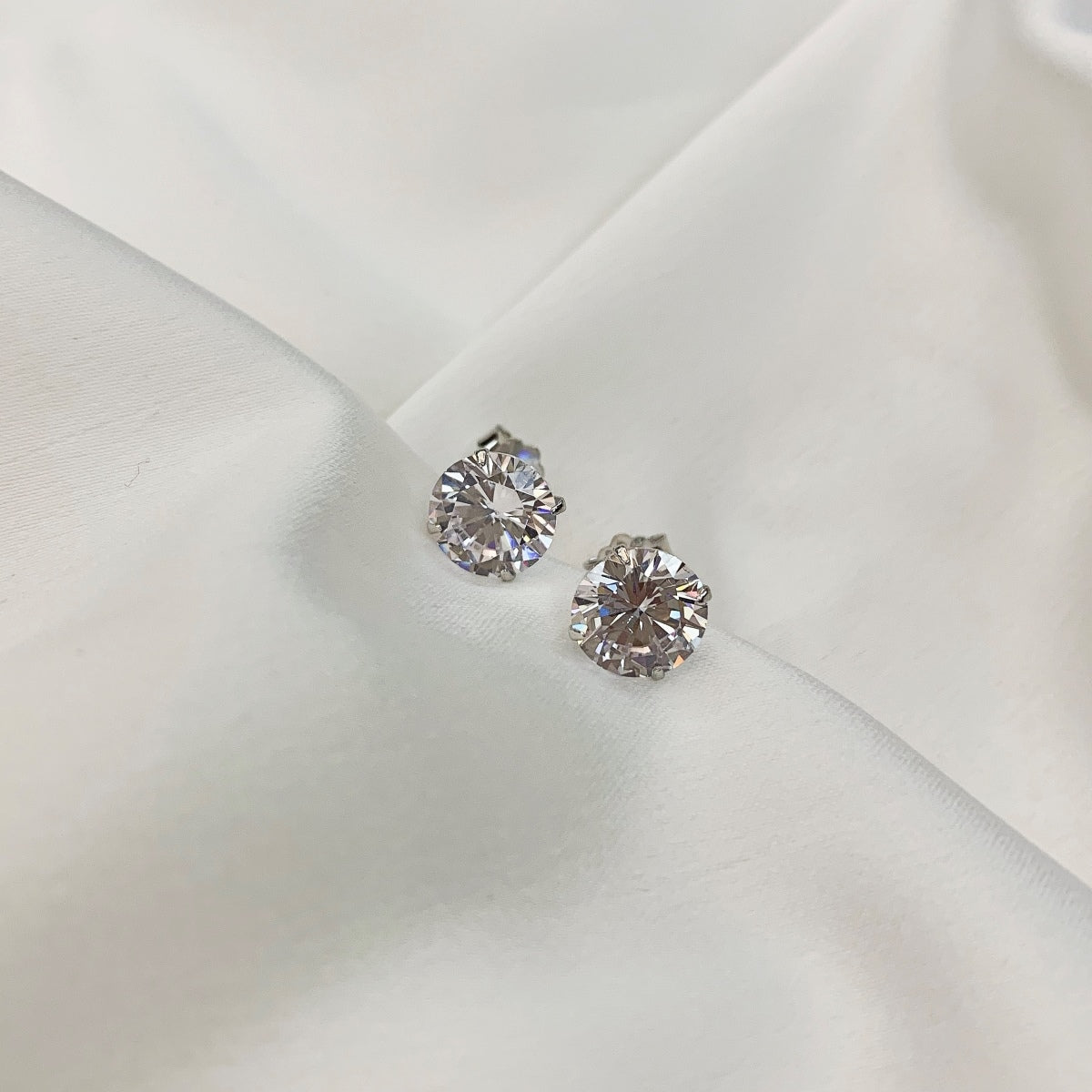 [Kincade Jewelrys]Stylish Shiny Round Center Stone Stud Earrings