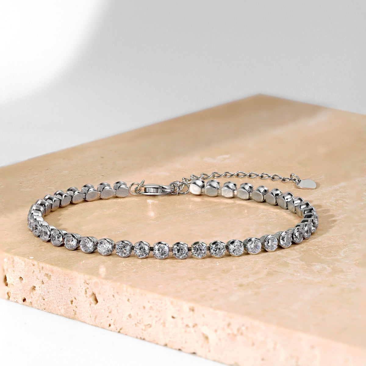 [Kincade Jewelery]Ornate  Sparkling Round Cut Daily Bracelet