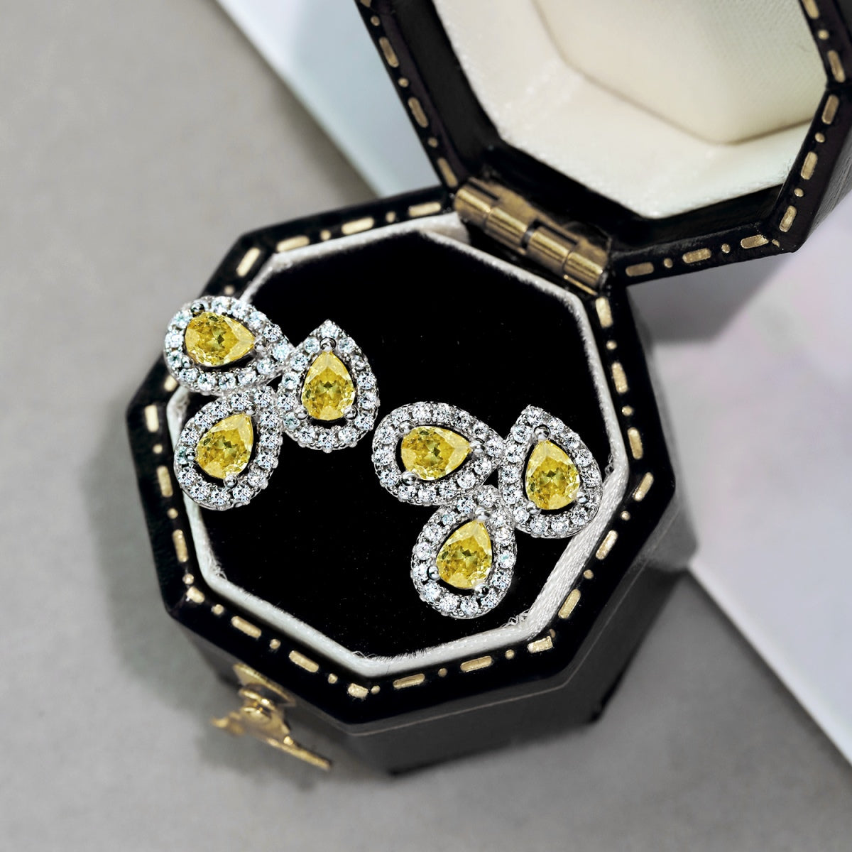 [Kincade Jewelrys]Ornate Flower Shape Pear Cut Lover Earrings