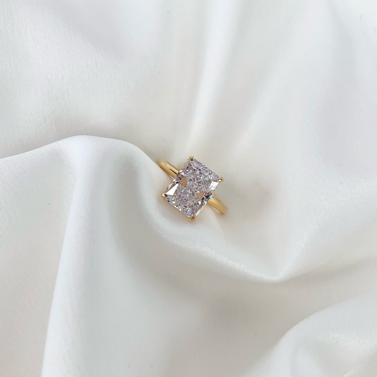 [Kincade Jewelery]4.0 Carat Ornate Enchanting Radiand Cut Banquet Ring