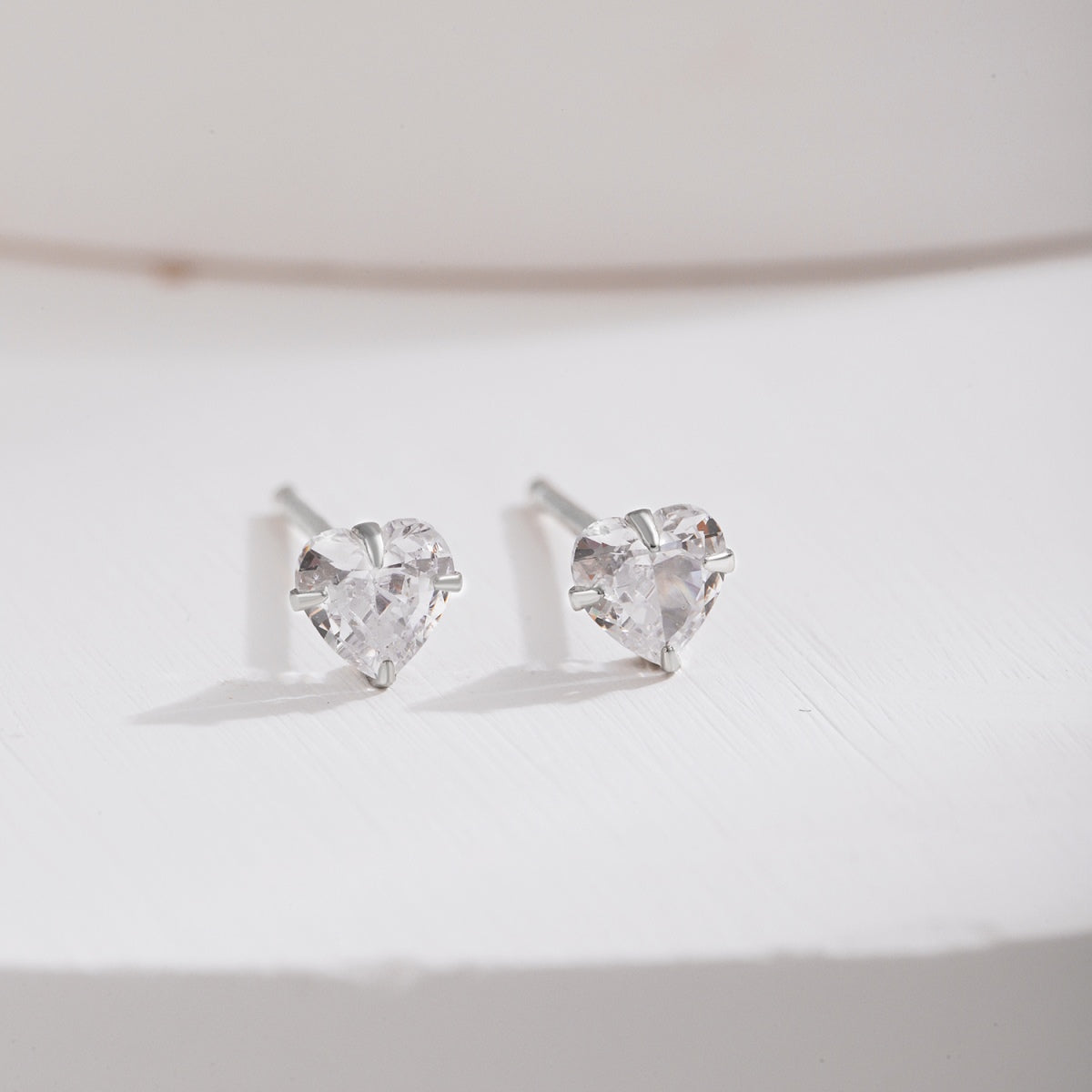 [Kincade Jewelrys]Sparkling Heart Shaped Simple Earrings