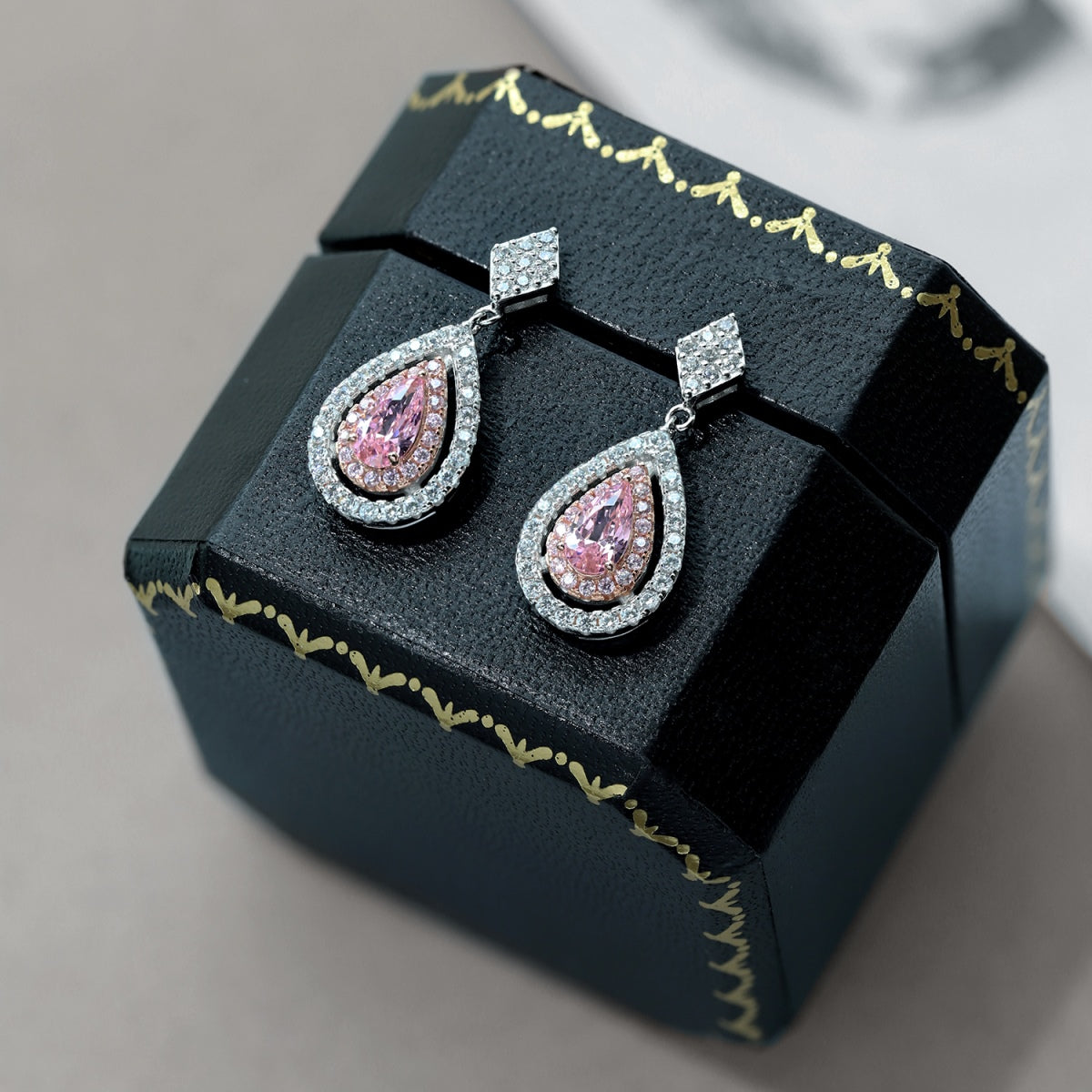 [Kincade Jewelrys]Ornate Delicate Water Drop Shape Banquet Earrings