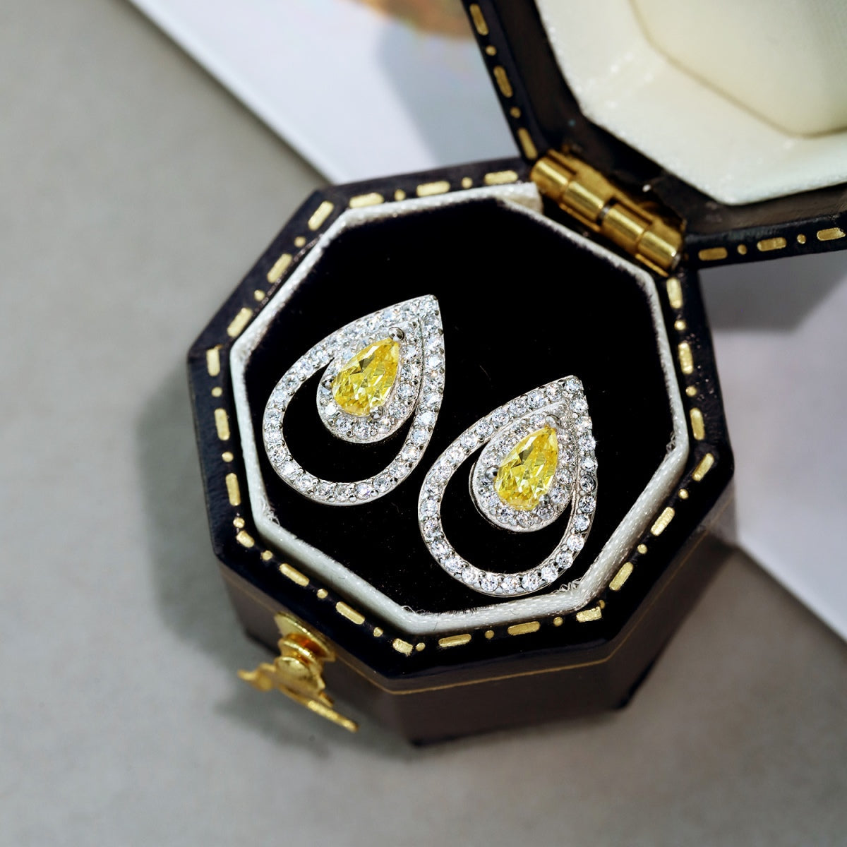 [Kincade Jewelery]Sparkling Delicate Water Drop Shape Daily Earrings