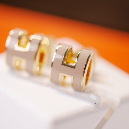 [Kincade Jewelery]MINI POP H GOLD EARRINGS GREY