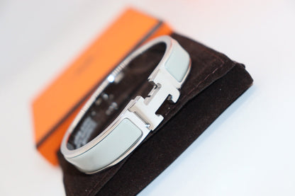 [Kincade Jewelery]H LIGHT BLUE BRACELET