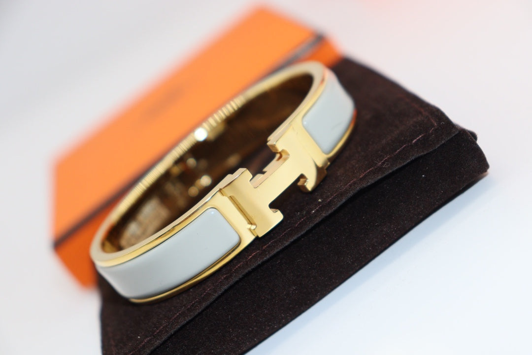 [Kincade Jewelery]H LIGHT BLUE BRACELET