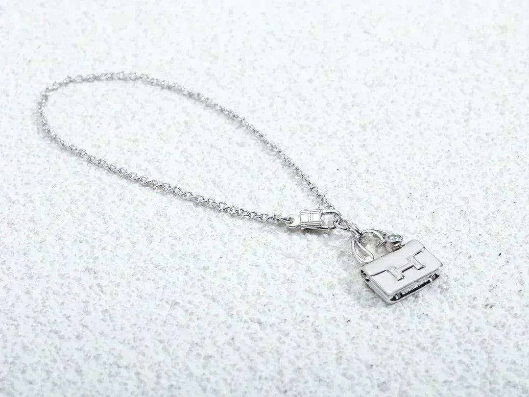 [Kincade Jewelery]AMULETTE PEDANT SILVER NECKLACE