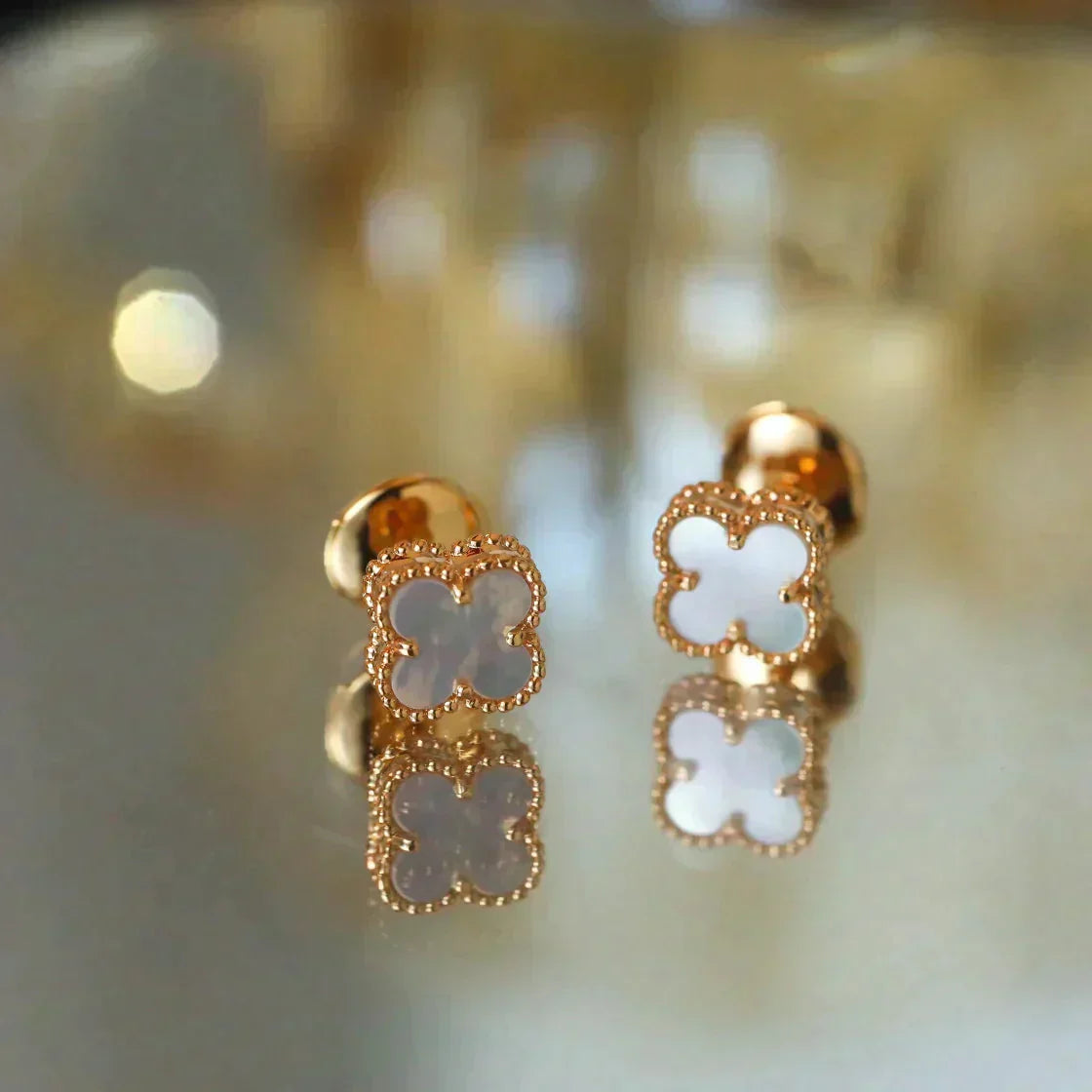 [Kincade Jewelery]Kincade MINI 9.5MM WHITE MOP EARRINGS