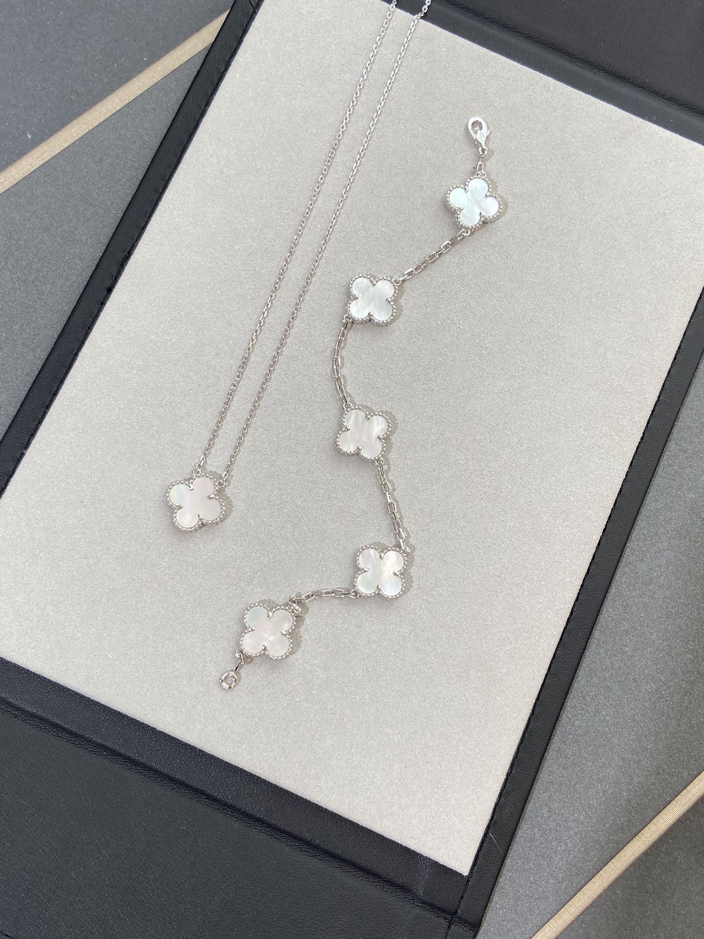 [Kincade Jewelery]Kincade SILVER MOP 5 MOTIF BRACELET