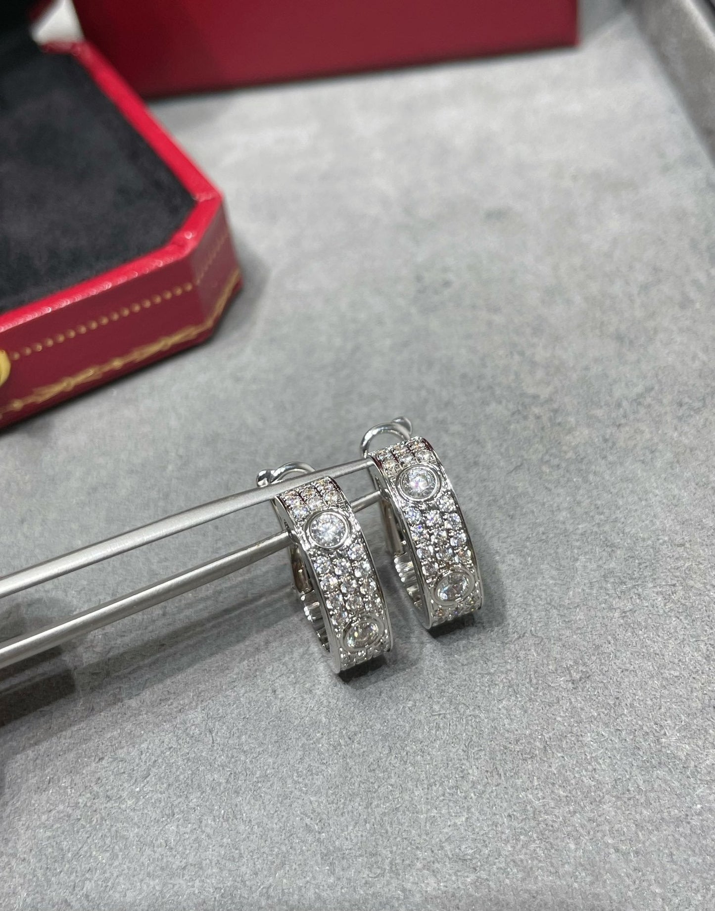 [Kincade Jewelery]LOVE 5.5MM DIAMOND PAVED EARRINGS