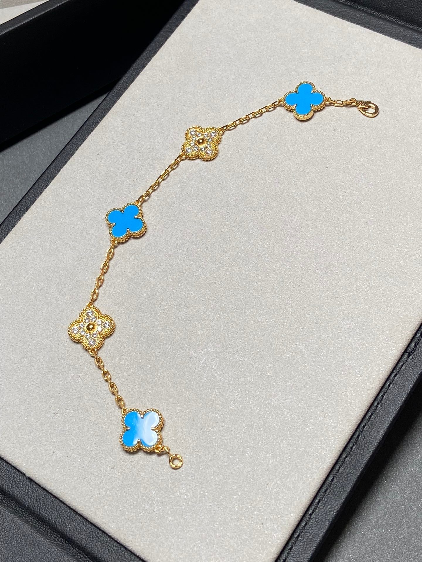 [Kincade Jewelery]Kincade 5 MOTIF BLUE CHALCEDONY DIAMOND GOLD BRACELET