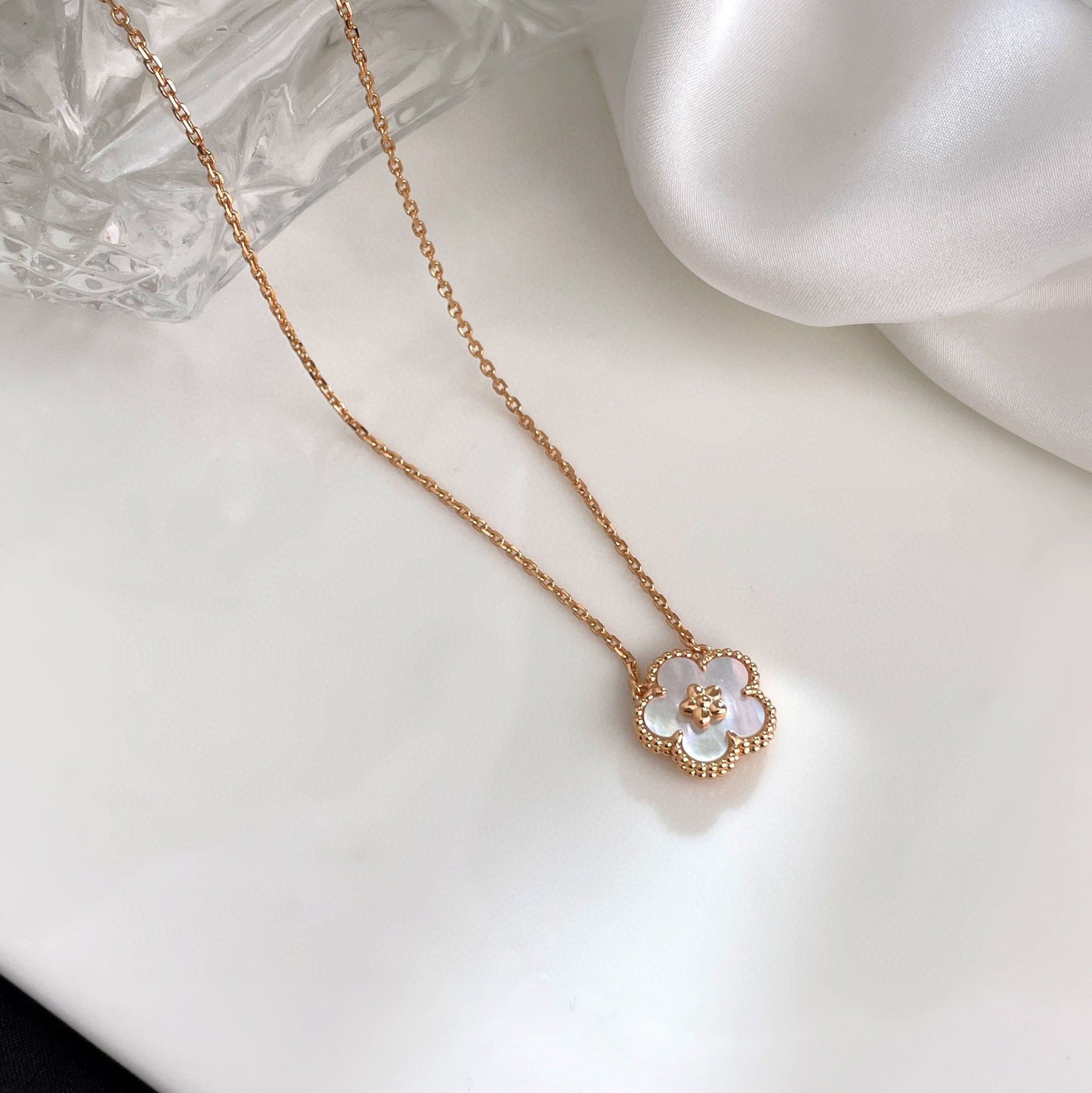 [Kincade Jewelery]LUCKY  WHITE MOP  PLUM BLOSSOM NECKLACE