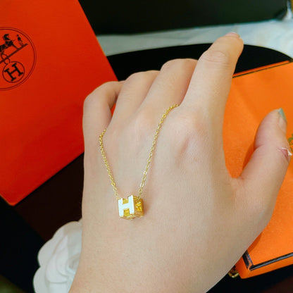 [Kincade Jewelery]H WHITE SQUARE GOLD NECKLACE